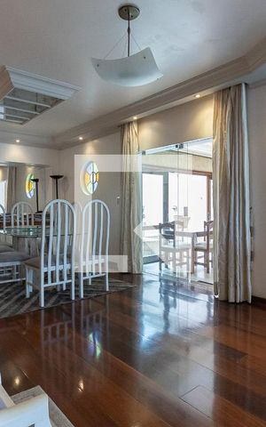 Casa à venda com 420m², 3 quartos e 4 vagas Casa à venda com 420m², 3 quartos e 4 vagasSala de Jantar