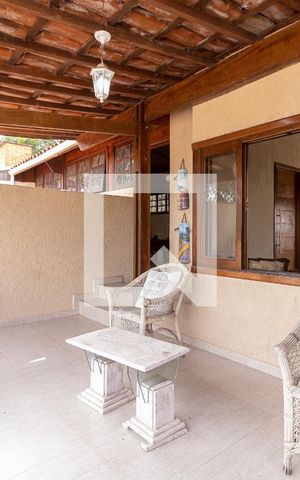 Casa à venda com 420m², 3 quartos e 4 vagas Casa à venda com 420m², 3 quartos e 4 vagasVaranda