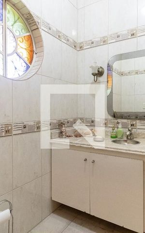 Casa à venda com 420m², 3 quartos e 4 vagas Casa à venda com 420m², 3 quartos e 4 vagasBanheiro 1