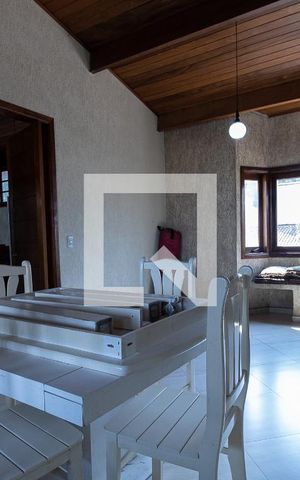 Casa à venda com 420m², 3 quartos e 4 vagas Casa à venda com 420m², 3 quartos e 4 vagasEntrada