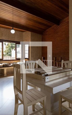 Casa à venda com 420m², 3 quartos e 4 vagas Casa à venda com 420m², 3 quartos e 4 vagasEntrada
