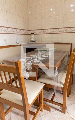 Casa à venda com 420m², 3 quartos e 4 vagas Casa à venda com 420m², 3 quartos e 4 vagasMesa de Jantar