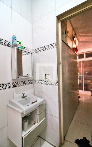 Casa à venda com 340m², 4 quartos e 1 vagaBanheiro 2