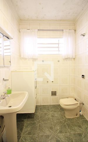 Casa para alugar com 171m², 2 quartos e 3 vagasBanheiro Social