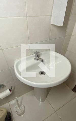 Casa à venda com 263m², 4 quartos e sem vagaPia do Banheiro 2