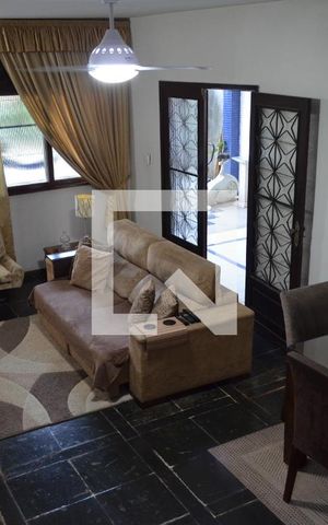 Casa à venda com 350m², 3 quartos e 4 vagasSala