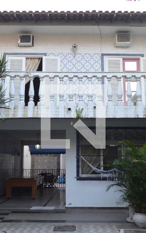 Casa à venda com 350m², 3 quartos e 4 vagasFachada da Casa