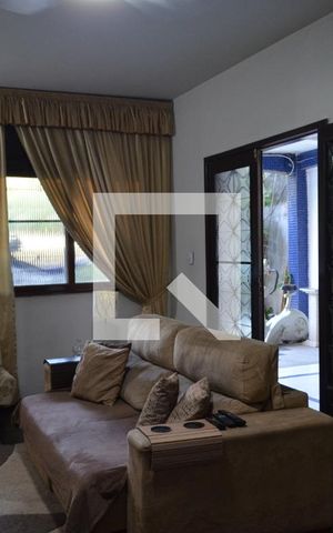 Casa à venda com 350m², 3 quartos e 4 vagasSala