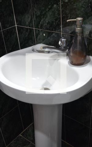 Casa à venda com 350m², 3 quartos e 4 vagasBanheiro da Suíte 1