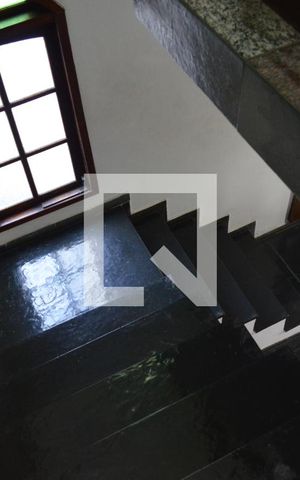Casa à venda com 350m², 3 quartos e 4 vagasAcesso aos Quartos