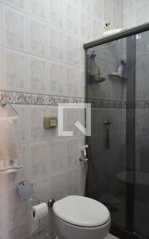 Casa à venda com 350m², 3 quartos e 4 vagasBanheiro da Suíte 2