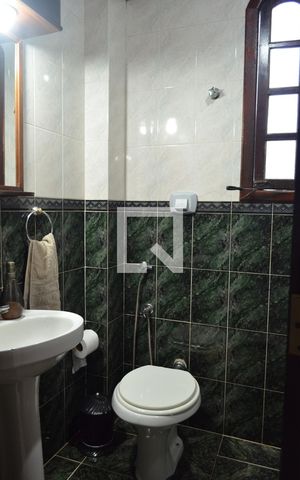 Casa à venda com 350m², 3 quartos e 4 vagasBanheiro da Suíte 1
