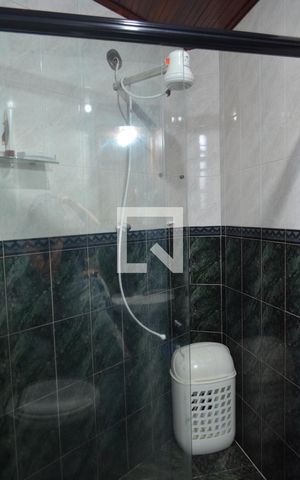 Casa à venda com 350m², 3 quartos e 4 vagasBanheiro da Suíte 1