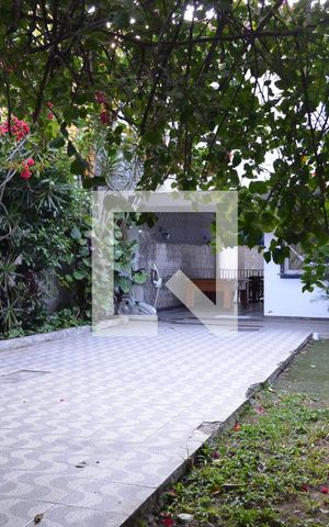Casa à venda com 350m², 3 quartos e 4 vagasÁrea Externa - Garagem