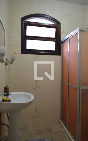 Casa à venda com 350m², 3 quartos e 4 vagasBanheiro de Serviço