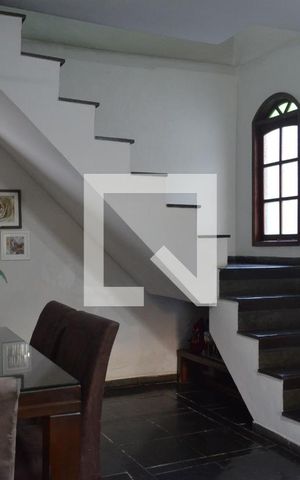 Casa à venda com 350m², 3 quartos e 4 vagasSala