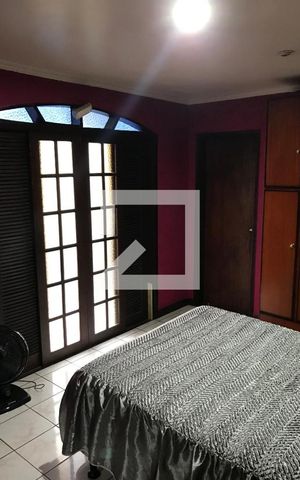 Casa à venda com 282m², 4 quartos e 2 vagas Casa à venda com 282m², 4 quartos e 2 vagasQuarto 4