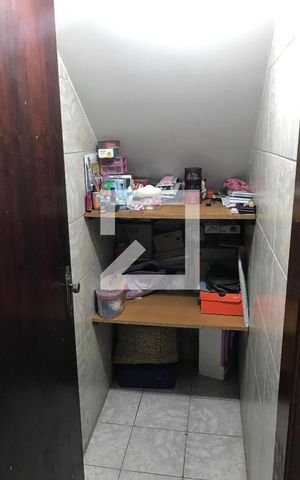Casa à venda com 282m², 4 quartos e 2 vagas Casa à venda com 282m², 4 quartos e 2 vagasDepósito