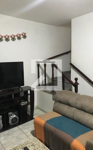 Casa à venda com 282m², 4 quartos e 2 vagas Casa à venda com 282m², 4 quartos e 2 vagasSala