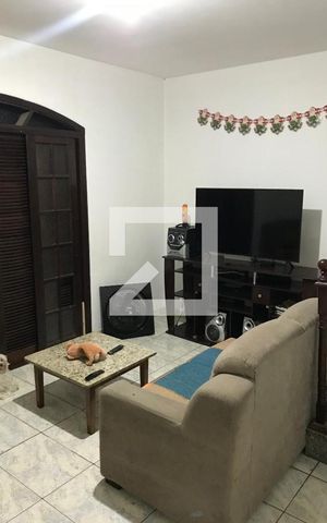 Casa à venda com 282m², 4 quartos e 2 vagas Casa à venda com 282m², 4 quartos e 2 vagasSala