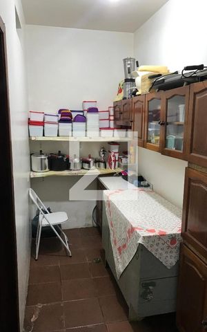 Casa à venda com 282m², 4 quartos e 2 vagas Casa à venda com 282m², 4 quartos e 2 vagasDespensa