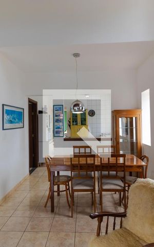 Casa de condomínio à venda com 340m², 3 quartos e 4 vagas Casa de condomínio à venda com 340m², 3 quartos e 4 vagasSalas
