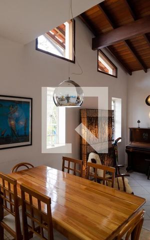 Casa de condomínio à venda com 340m², 3 quartos e 4 vagas Casa de condomínio à venda com 340m², 3 quartos e 4 vagasSalas