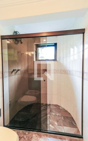 Apartamento para alugar com 320m², 4 quartos e 4 vagas Apartamento para alugar com 320m², 4 quartos e 4 vagasBanheiro