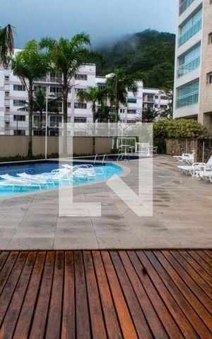 Apartamento para alugar com 160m², 4 quartos e 3 vagas Apartamento para alugar com 160m², 4 quartos e 3 vagasÁrea comum - Piscina