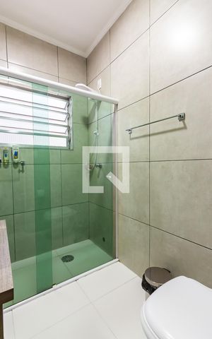 Casa à venda com 192m², 3 quartos e 2 vagas Casa à venda com 192m², 3 quartos e 2 vagasBanheiro