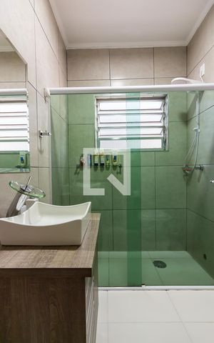 Casa à venda com 192m², 3 quartos e 2 vagas Casa à venda com 192m², 3 quartos e 2 vagasBanheiro