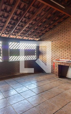 Casa à venda com 192m², 3 quartos e 2 vagas Casa à venda com 192m², 3 quartos e 2 vagasSacada