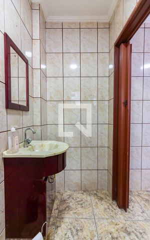 Casa à venda com 192m², 3 quartos e 2 vagas Casa à venda com 192m², 3 quartos e 2 vagasBanheiro de Serviço