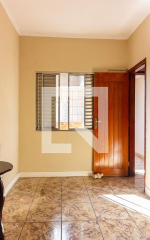 Casa à venda com 192m², 3 quartos e 2 vagas Casa à venda com 192m², 3 quartos e 2 vagasEscritório