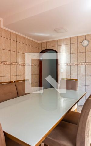 Casa à venda com 192m², 3 quartos e 2 vagas Casa à venda com 192m², 3 quartos e 2 vagasSala de Estar
