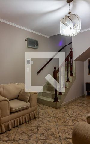 Casa à venda com 192m², 3 quartos e 2 vagas Casa à venda com 192m², 3 quartos e 2 vagasSala