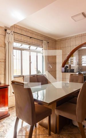 Casa à venda com 192m², 3 quartos e 2 vagas Casa à venda com 192m², 3 quartos e 2 vagasSala de Estar