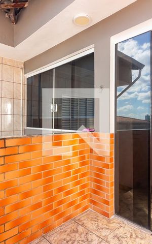 Casa à venda com 192m², 3 quartos e 2 vagas Casa à venda com 192m², 3 quartos e 2 vagasSacada