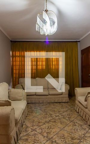 Casa à venda com 192m², 3 quartos e 2 vagas Casa à venda com 192m², 3 quartos e 2 vagasSala