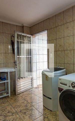 Casa à venda com 192m², 3 quartos e 2 vagas Casa à venda com 192m², 3 quartos e 2 vagasÁrea de Serviço
