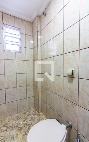 Casa à venda com 192m², 3 quartos e 2 vagas Casa à venda com 192m², 3 quartos e 2 vagasBanheiro de Serviço