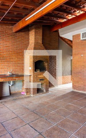 Casa à venda com 192m², 3 quartos e 2 vagas Casa à venda com 192m², 3 quartos e 2 vagasSacada