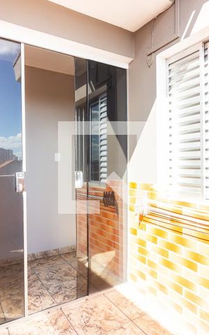 Casa à venda com 192m², 3 quartos e 2 vagas Casa à venda com 192m², 3 quartos e 2 vagasSacada