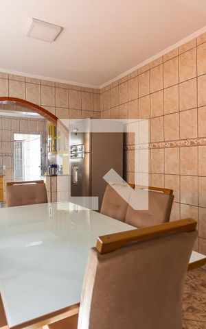Casa à venda com 192m², 3 quartos e 2 vagas Casa à venda com 192m², 3 quartos e 2 vagasSala de Estar