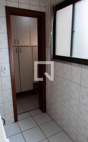 Apartamento à venda com 140m², 3 quartos e 2 vagas Apartamento à venda com 140m², 3 quartos e 2 vagasÁrea de Serviço