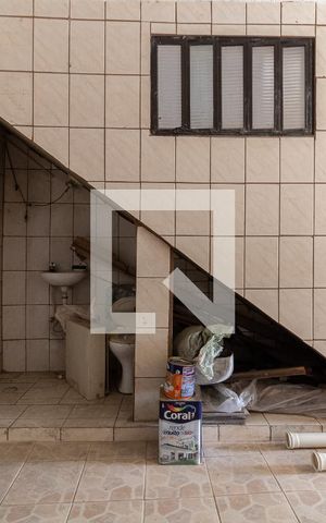 Casa à venda com 236m², 5 quartos e 4 vagas Casa à venda com 236m², 5 quartos e 4 vagasLavabo da Garagem Coberta