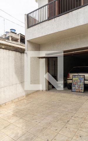 Casa à venda com 236m², 5 quartos e 4 vagas Casa à venda com 236m², 5 quartos e 4 vagasGaragem