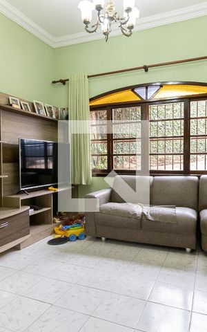 Casa à venda com 350m², 4 quartos e 4 vagas Casa à venda com 350m², 4 quartos e 4 vagasSala