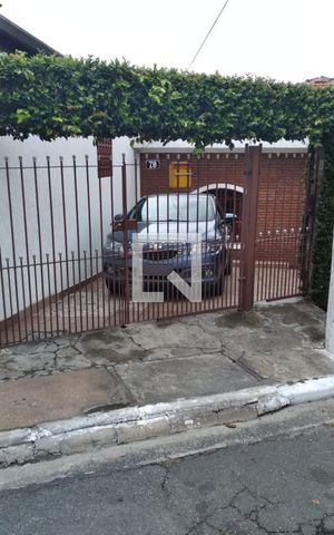 Casa à venda com 350m², 4 quartos e 4 vagas Casa à venda com 350m², 4 quartos e 4 vagasFachada