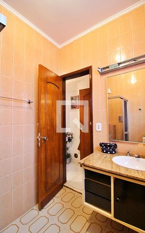 Casa à venda com 200m², 2 quartos e 3 vagasBanheiro da Suíte